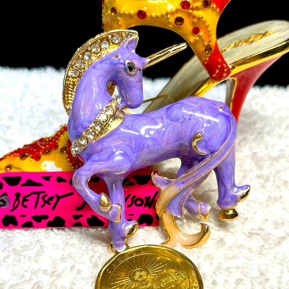 ⭐️💕Betsey Johnson purple unicorn enamel pin -nwt - Picture 1 of 7